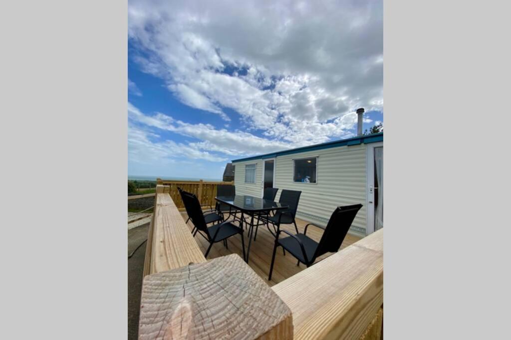 Snowdon Bay - North Wales - Stunning Llyn Peninsula Mountain & Ocean Views - Wilde Retreats Villa Pwllheli Buitenkant foto