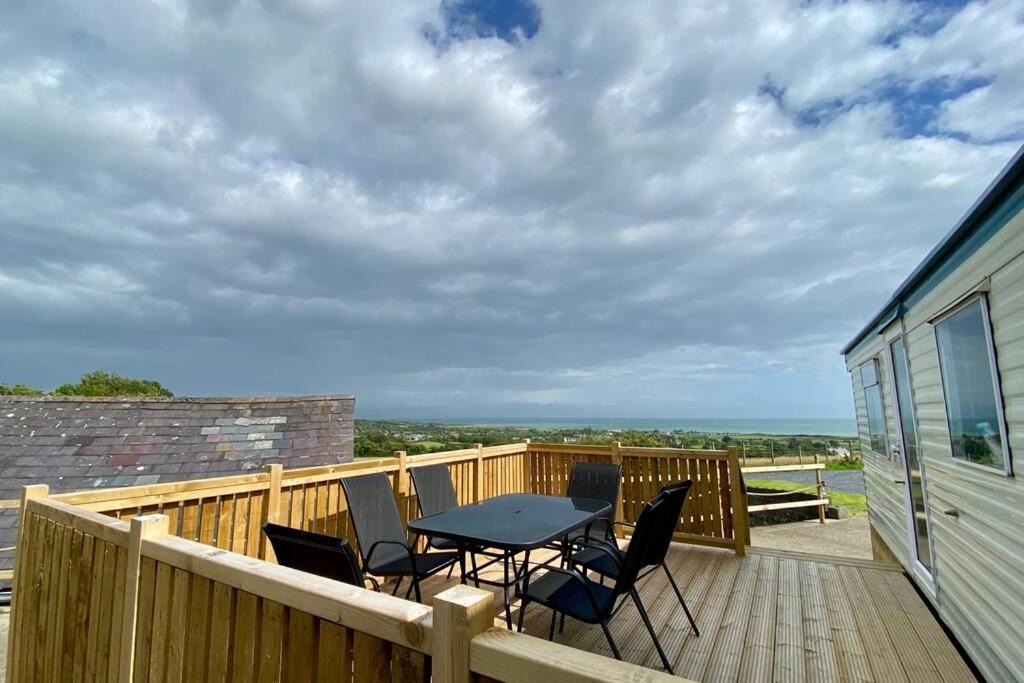 Snowdon Bay - North Wales - Stunning Llyn Peninsula Mountain & Ocean Views - Wilde Retreats Villa Pwllheli Buitenkant foto