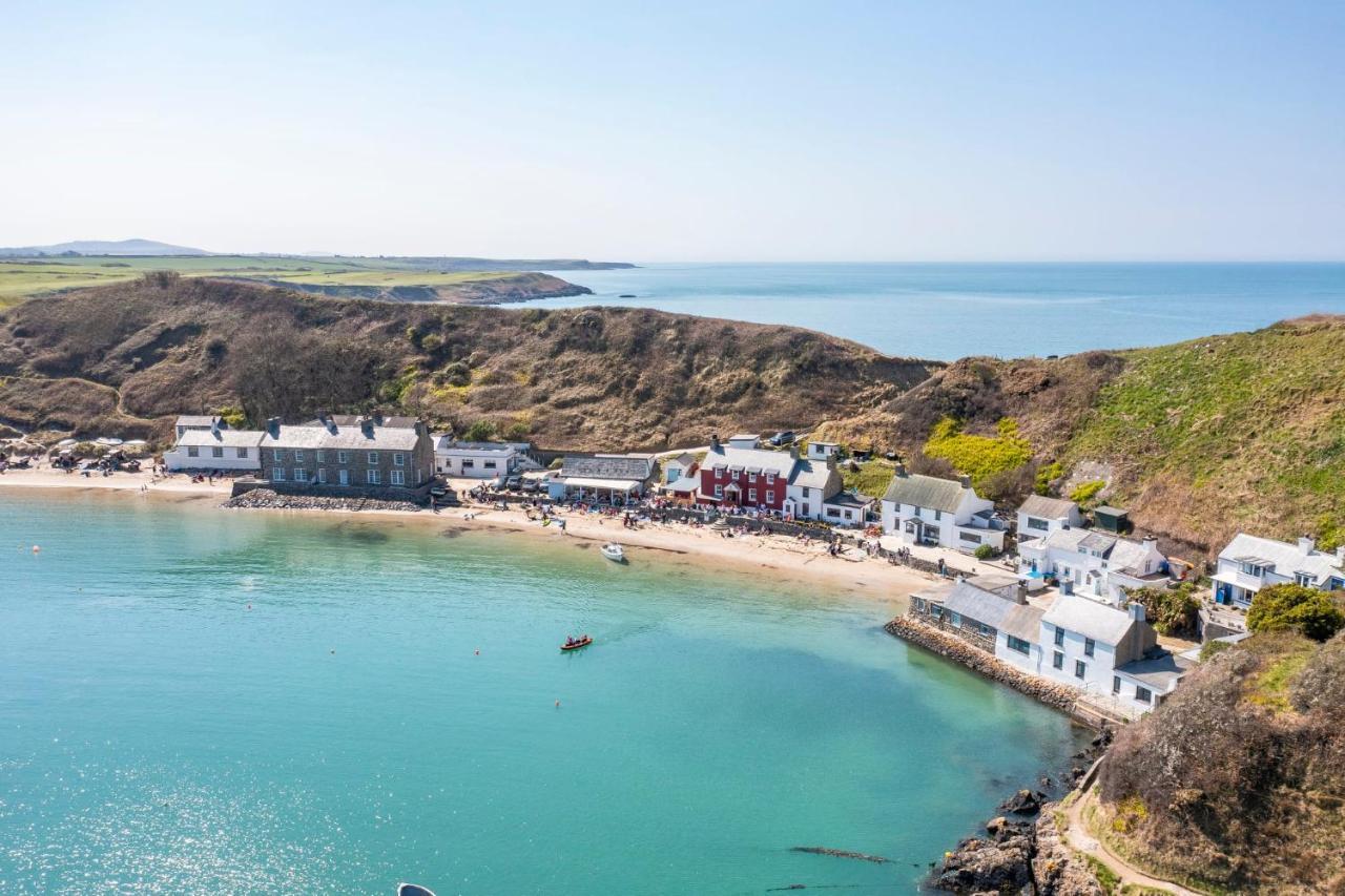 Snowdon Bay - North Wales - Stunning Llyn Peninsula Mountain & Ocean Views - Wilde Retreats Villa Pwllheli Buitenkant foto