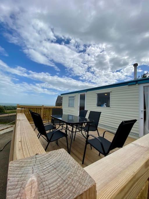 Snowdon Bay - North Wales - Stunning Llyn Peninsula Mountain & Ocean Views - Wilde Retreats Villa Pwllheli Buitenkant foto