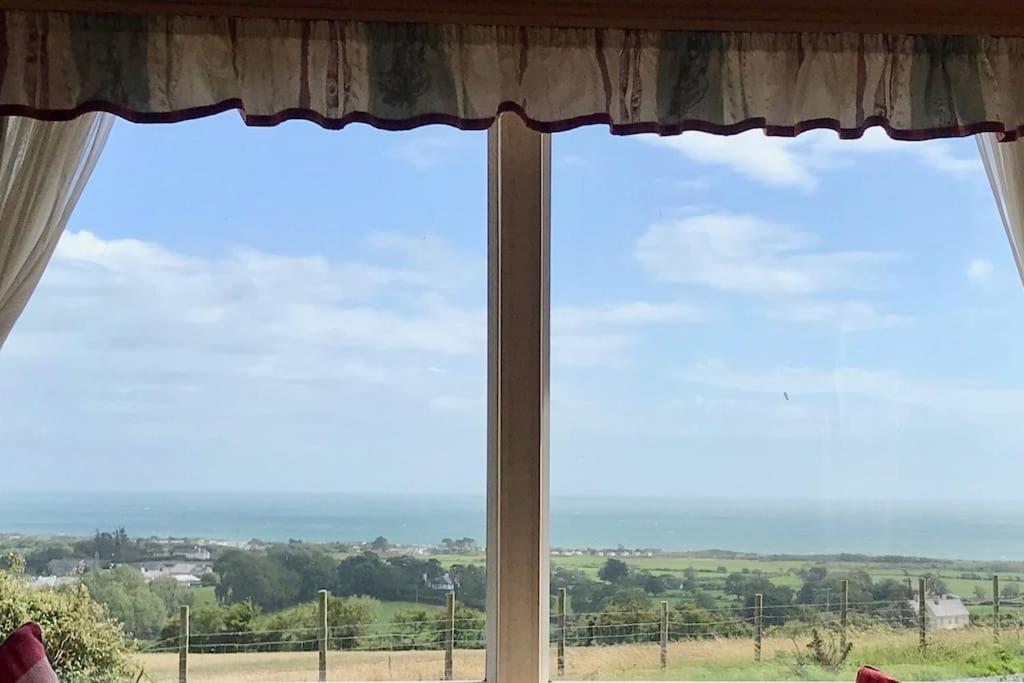 Snowdon Bay - North Wales - Stunning Llyn Peninsula Mountain & Ocean Views - Wilde Retreats Villa Pwllheli Buitenkant foto